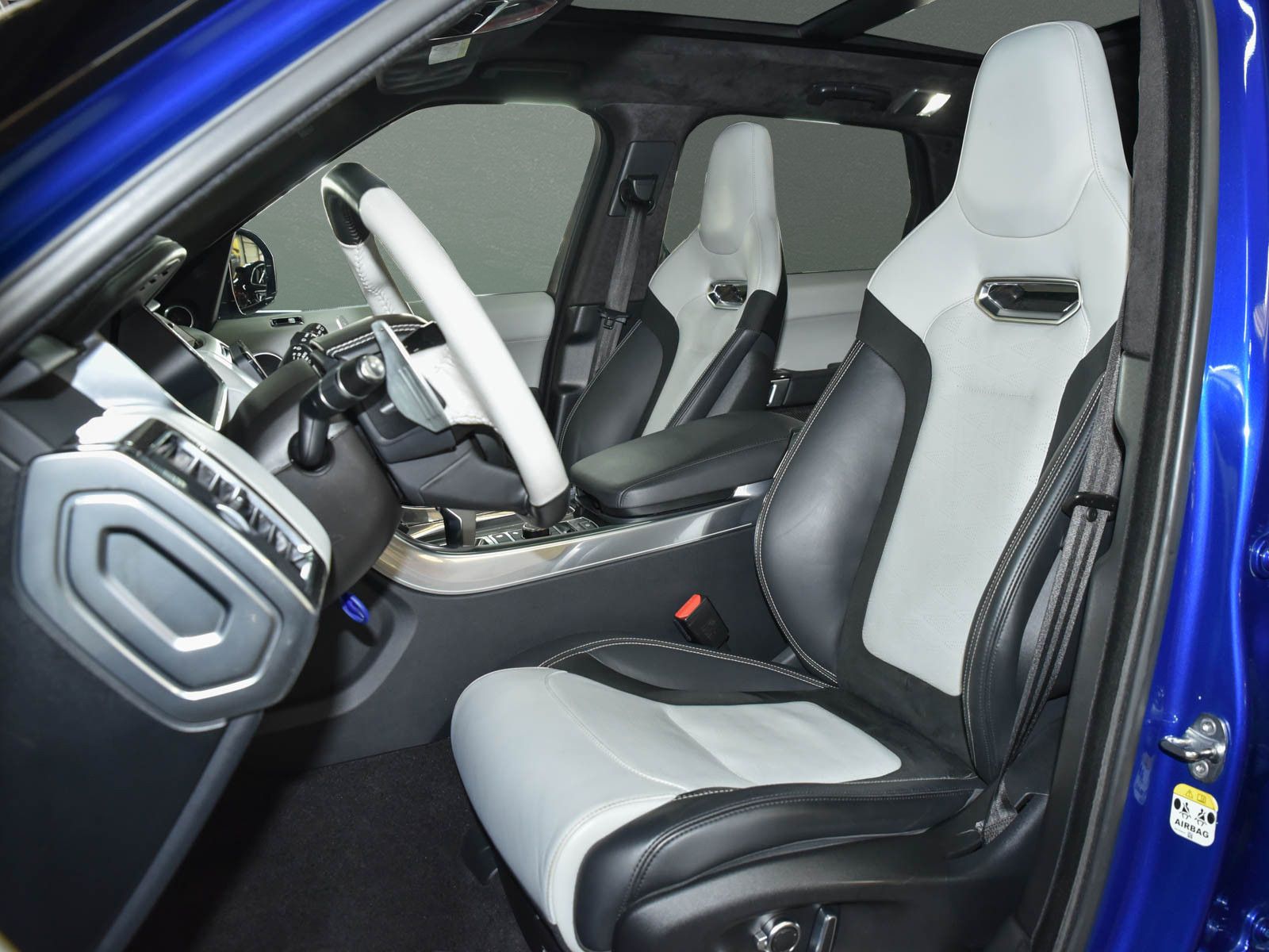 Fahrzeugabbildung Land Rover Range Rover Sport SVR - ATM mit nur 15 tkm!