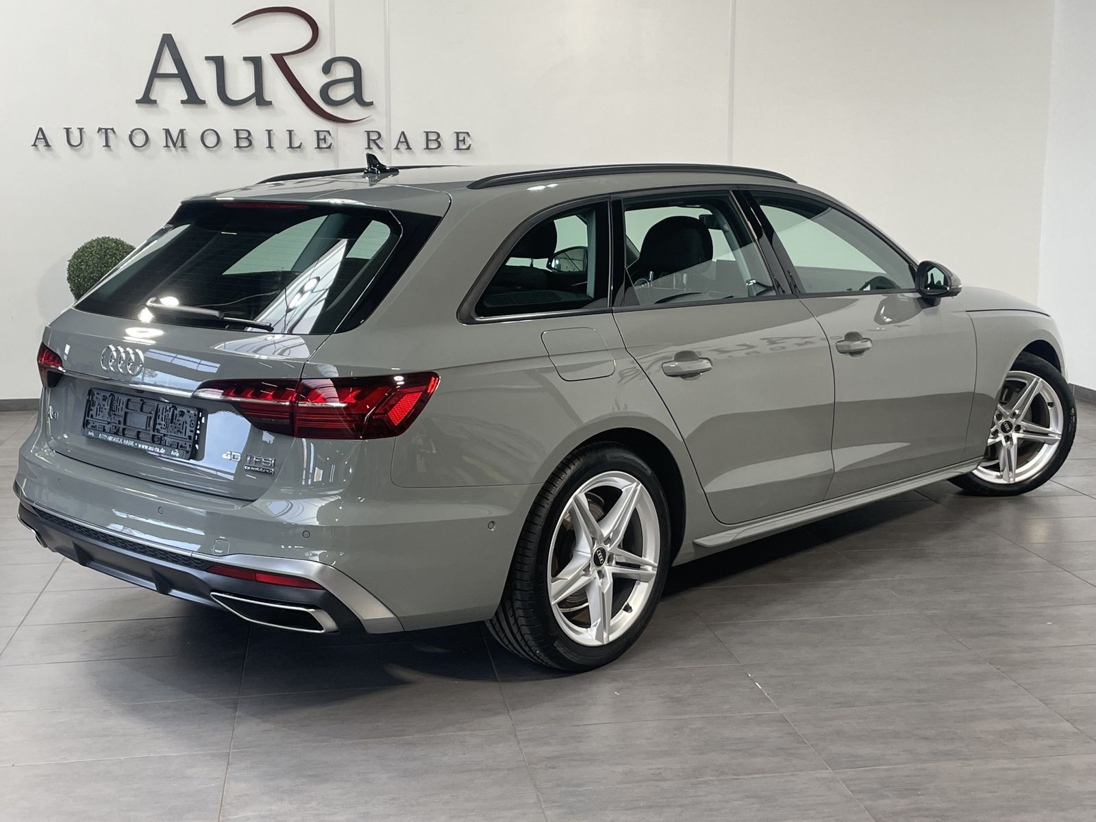 Fahrzeugabbildung Audi A4 Avant 40 TFSI Qu S-Line NAV+LED+360°+18ZO+1HD