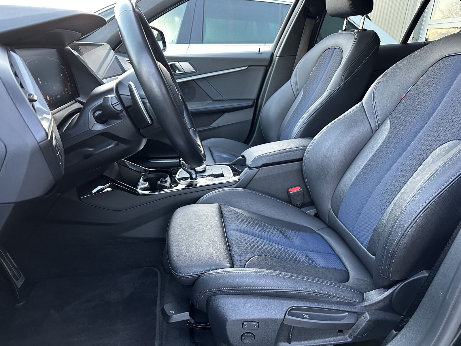 Fahrzeugabbildung BMW 120d M-Sport 5-Türer NAV+LED+HIFI+KAMERA+17ZO+PP