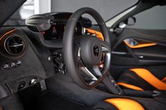 MCLAREN 750S - B&W Lift Elite Paint Carbon Interior 360°