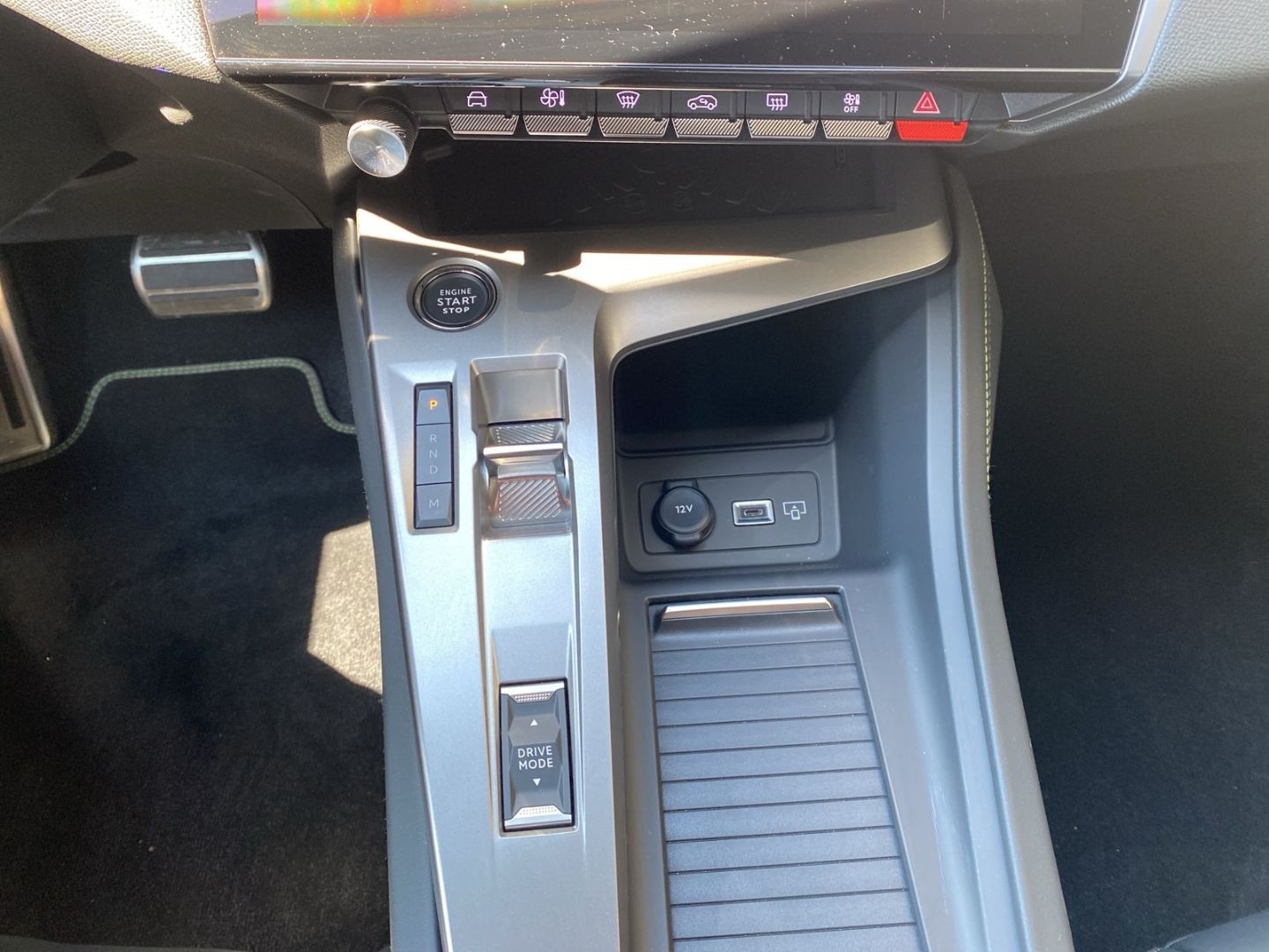 Fahrzeugabbildung Peugeot 408 GT 1.2 Puretech 130 EU6e *Premium- Paket* u.