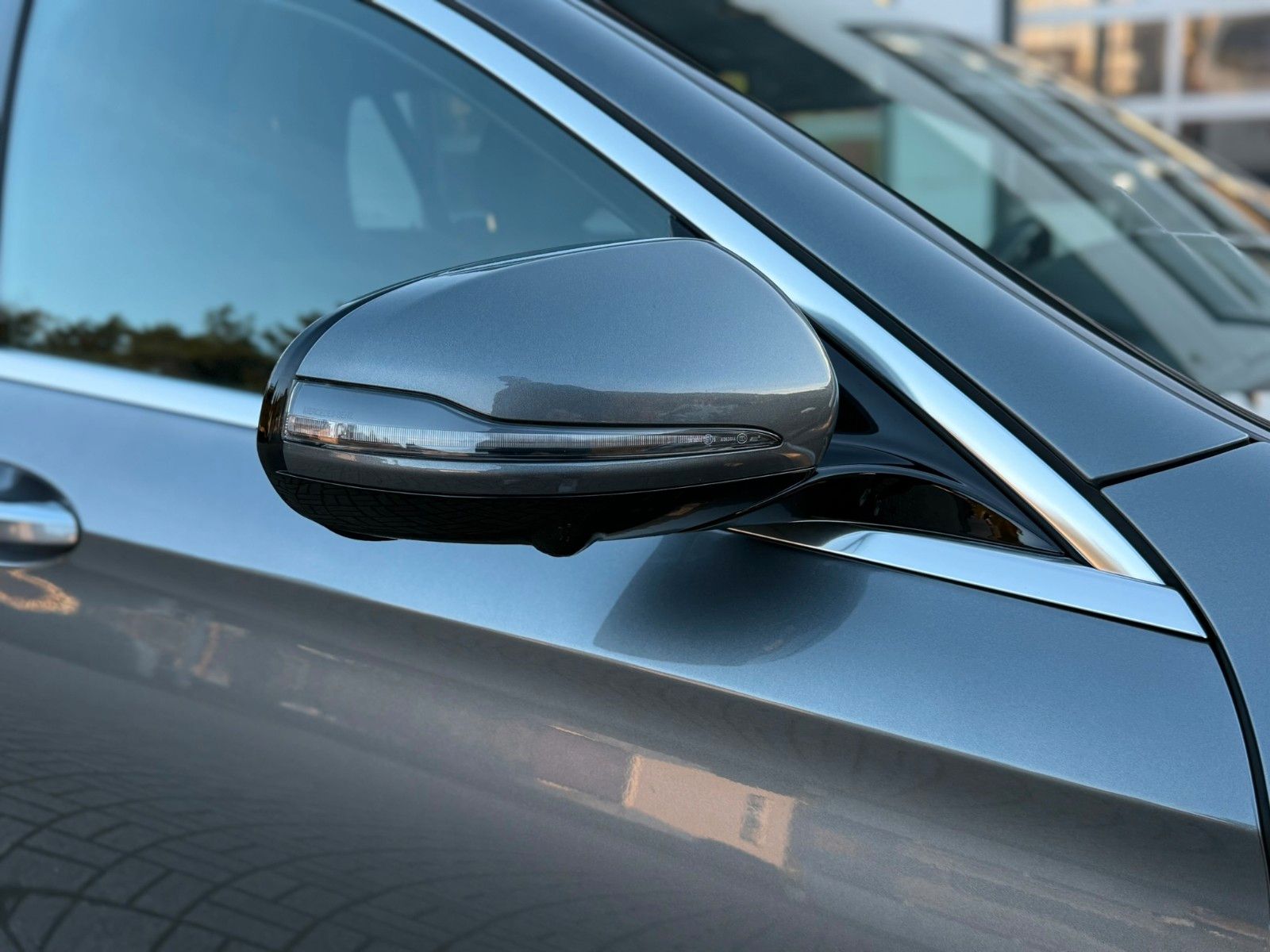 Fahrzeugabbildung Mercedes-Benz E 300 de T AMG+DISTRONIC+LENKASSI+360°+AHK+AMBIE