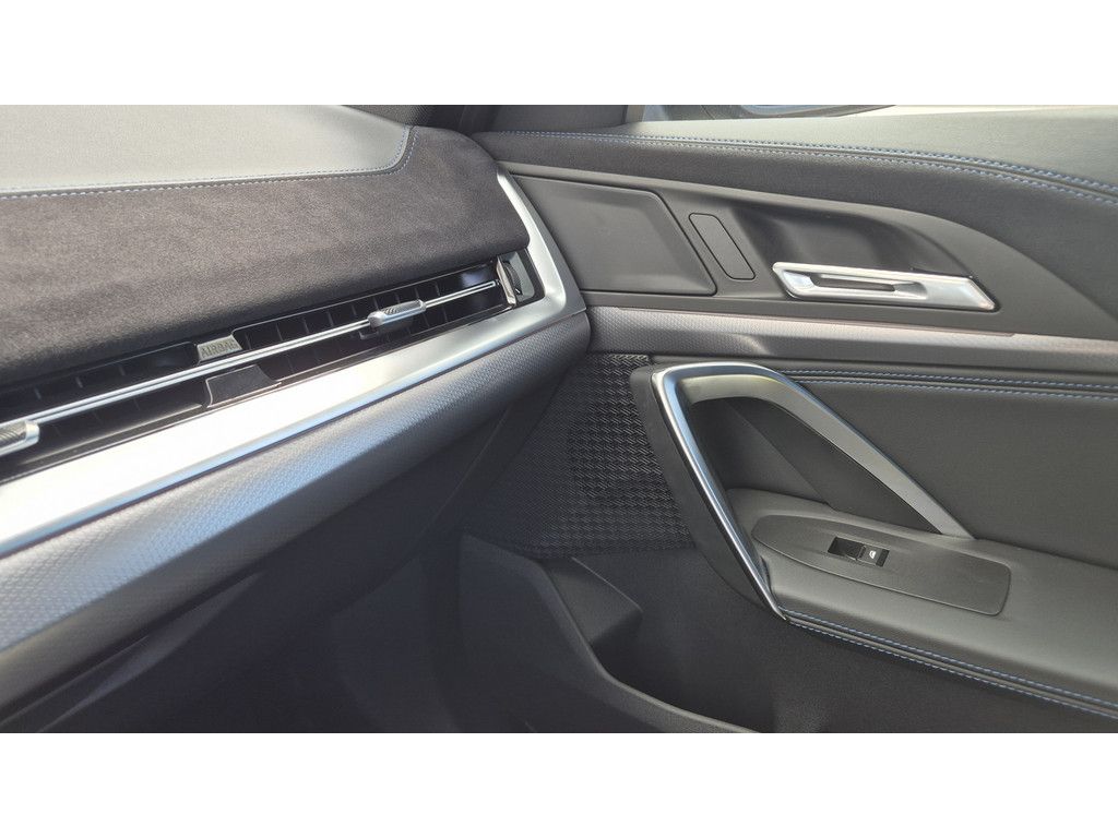 BMW X1 sDrive 18i M-Sport AHK PANO KAM LED NAVI SHZG foto 13
