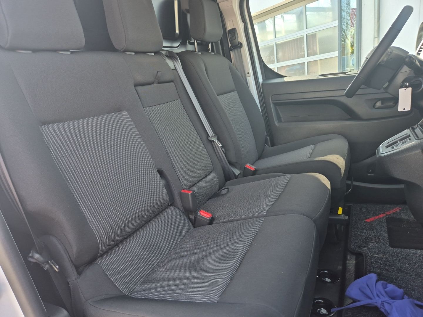 Fahrzeugabbildung Citroën Jumpy KW Standard (L2) 2.0 BlueHDi 145  AHK-abn.