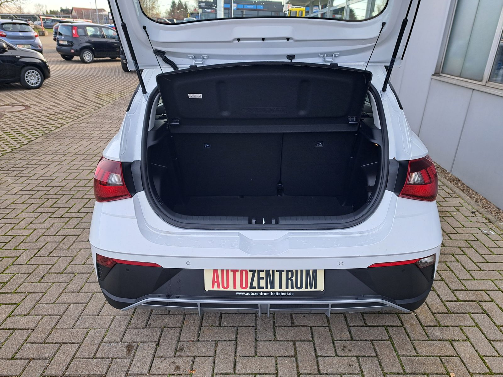 Fahrzeugabbildung Hyundai i20 1.2 NAVI ALU WINTERPAKET KAMERA KLIMA