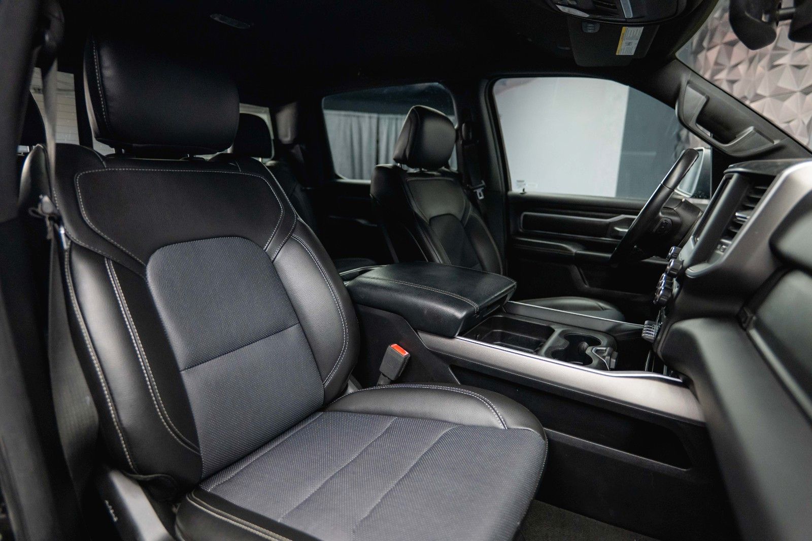 Fahrzeugabbildung Dodge RAM 5.7 V8 HEMI 4x4 OFFROAD BLACK EDITION *19%