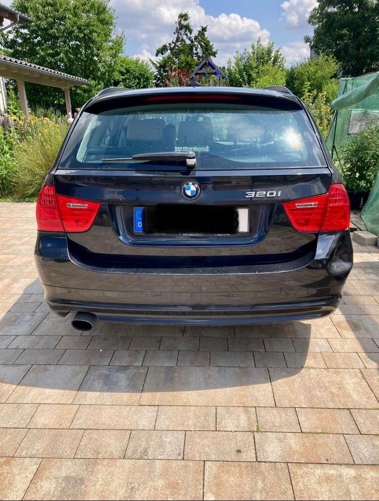 BMW 320 2011 — interior