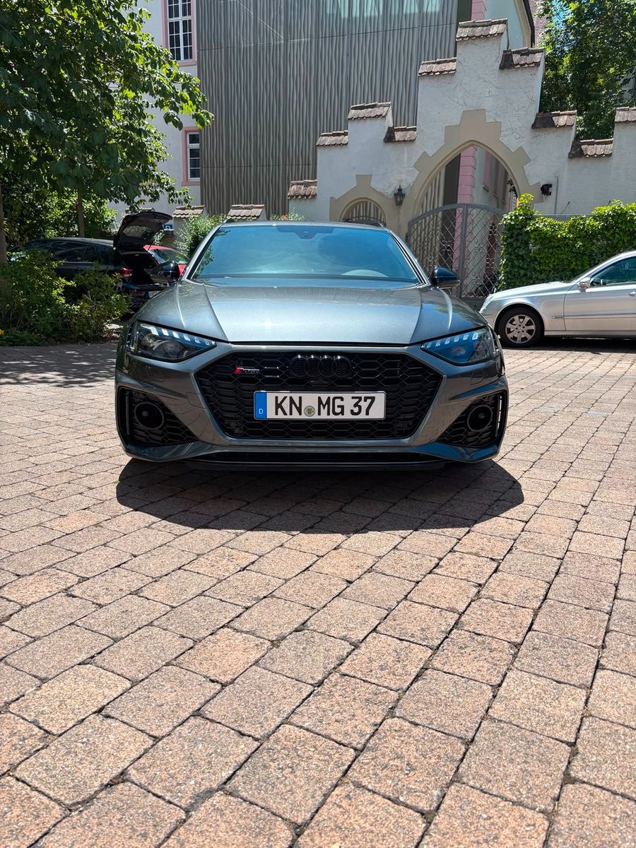 AUDI RS 4 Competition Plus  RS Carbon Schalensitze