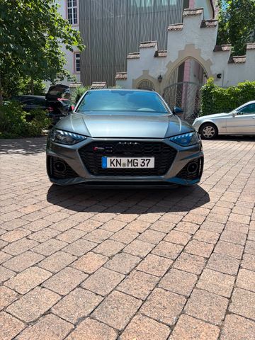 AUDI RS 4 Competition Plus  RS Carbon Schalensitze