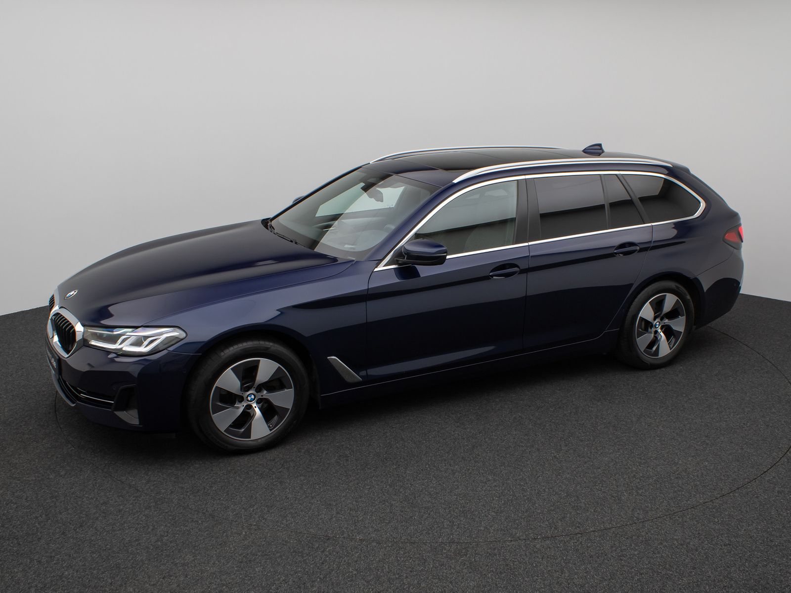 Fahrzeugabbildung BMW 520d xD Panorama Massage HUD H/K Individual-Voll