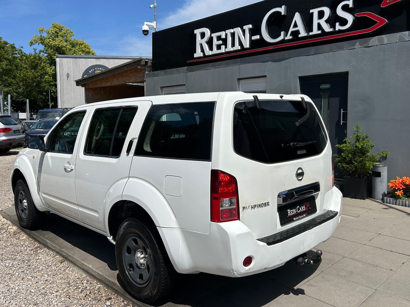 Nissan Pathfinder XE Plus 2.5 dCi 171 ch BVM 4x4 / 7 places / Attelage 3 t / Sièges chauffants / Climatisation auto