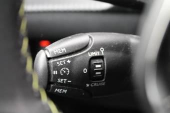Peugeot 208 GT PUTE 100