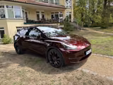Tesla Model Y Performance, Midnight Cherry Red und AHZ - rote Tesla Model Y