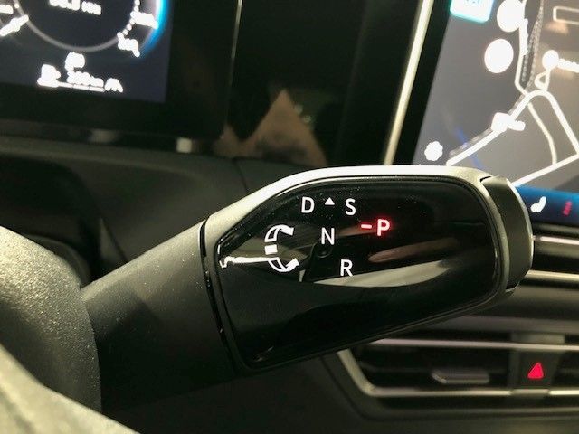 Fahrzeugabbildung Volkswagen Tiguan R-Line 2.0 TDI DSG Sportpaket AHK-klappba