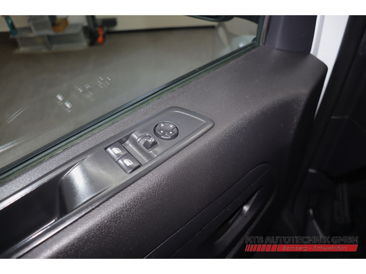 Fahrzeugabbildung Toyota Proace L2 2.0l Kasten Comfort + Navi + AHK