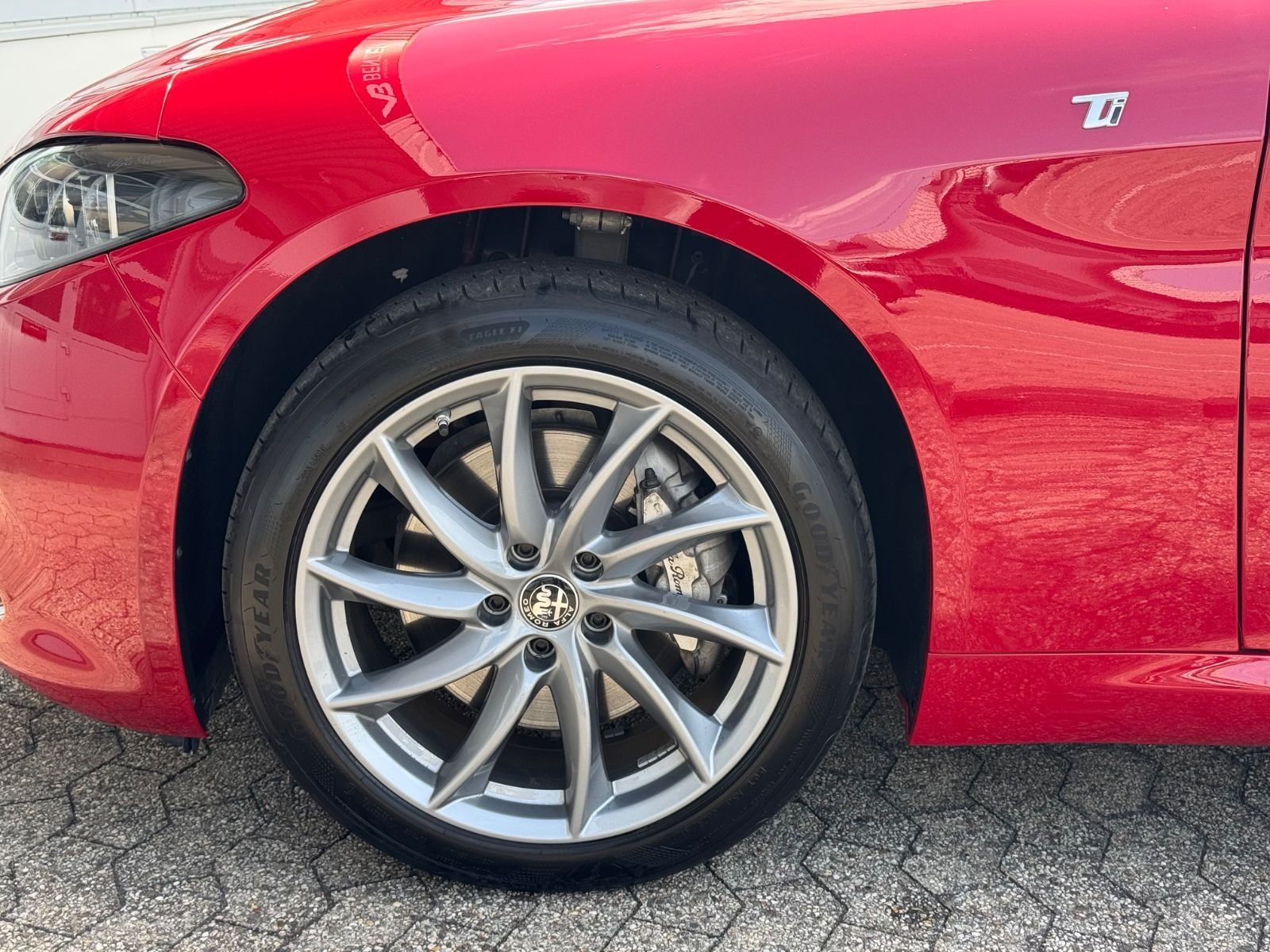 Fahrzeugabbildung Alfa Romeo Giulia Ti Q4/MEMORY/ACC/NAVI/KAMERA/LEDER/