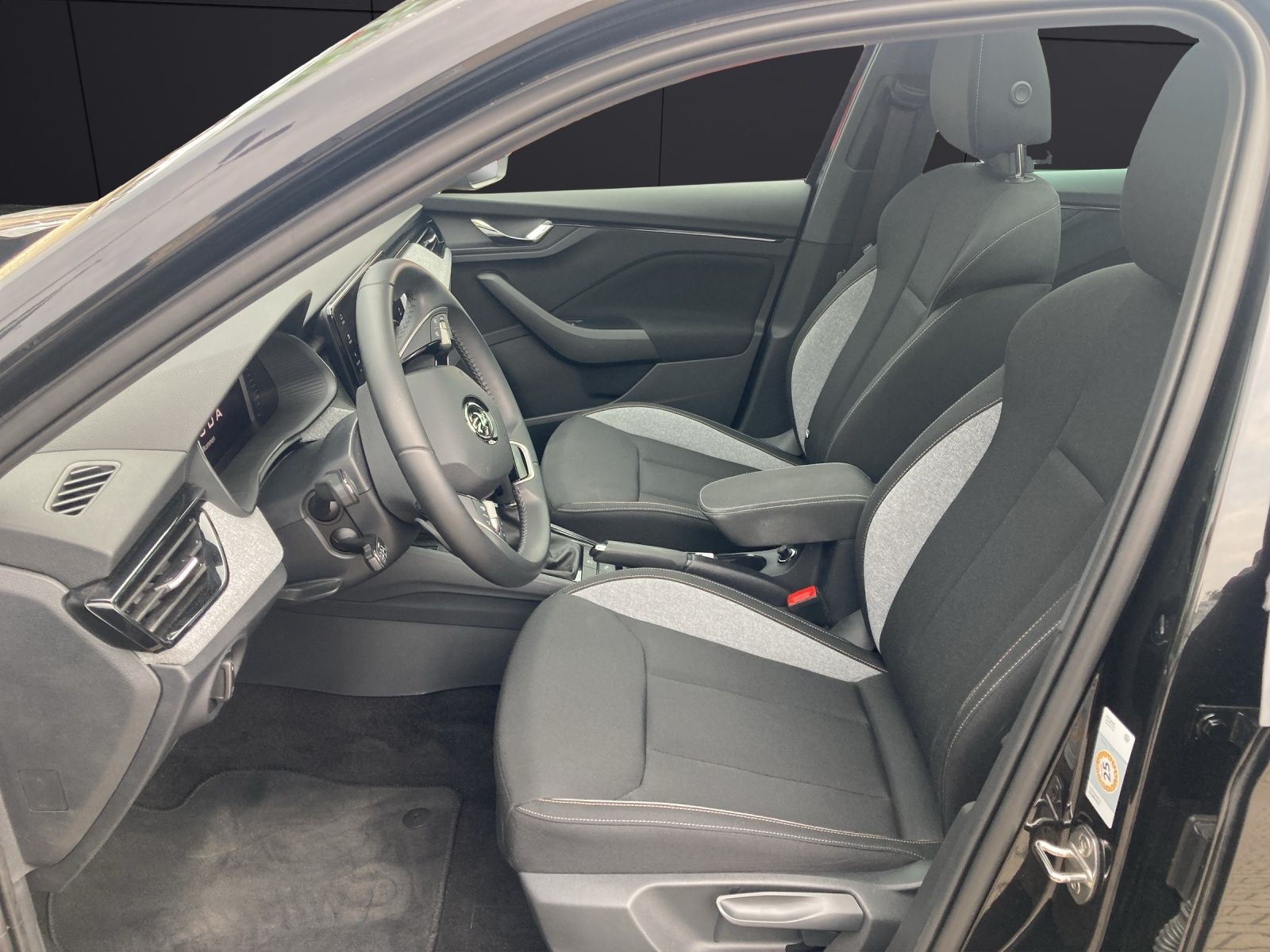 Fahrzeugabbildung SKODA Kamiq TSI Selection DSG Matrix Navi Pano AID ACC