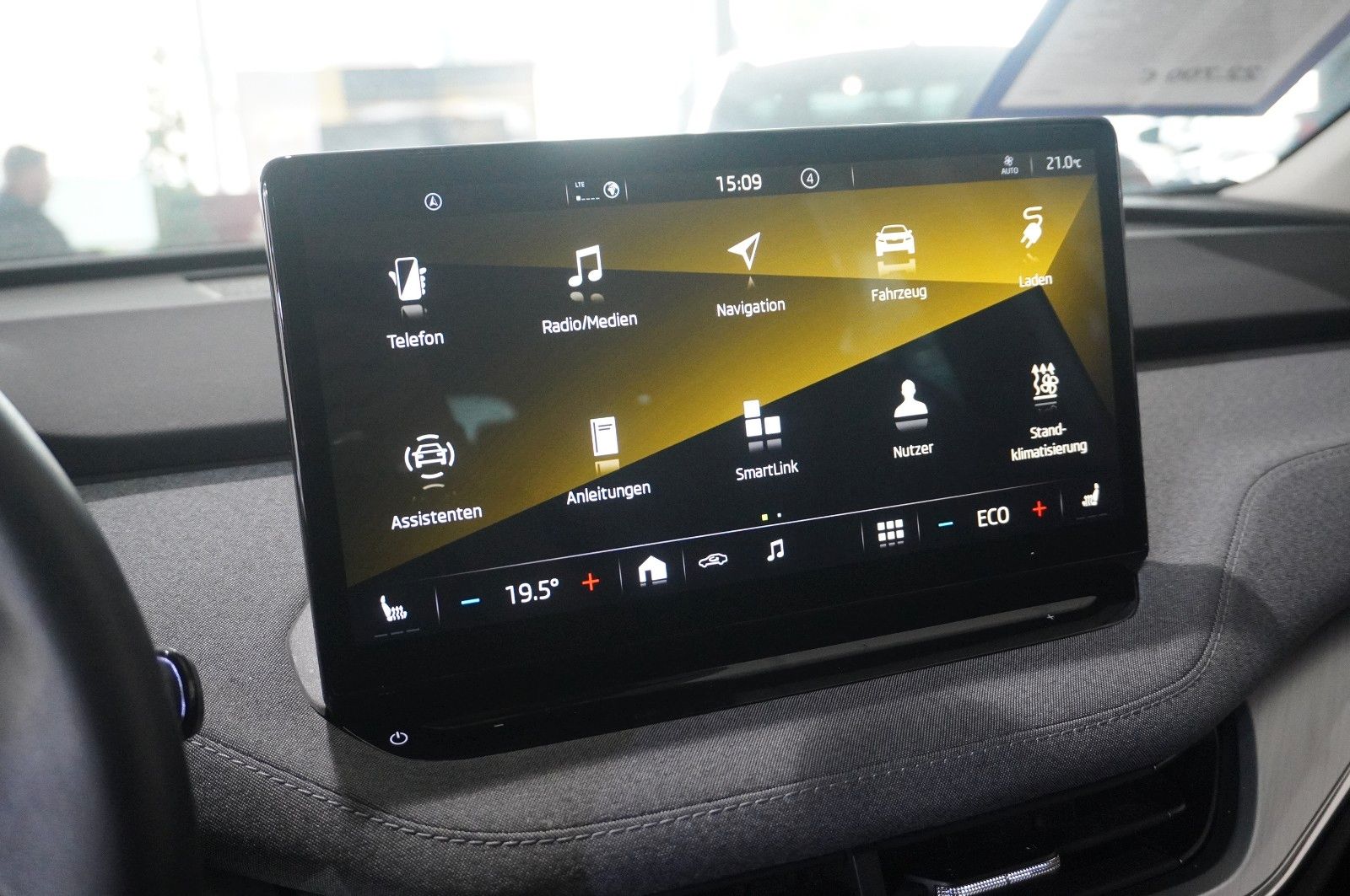 Fahrzeugabbildung SKODA Enyaq 50 IV LOFT NAVI/LED/SHZ/VIRTU./PDC/DAB+