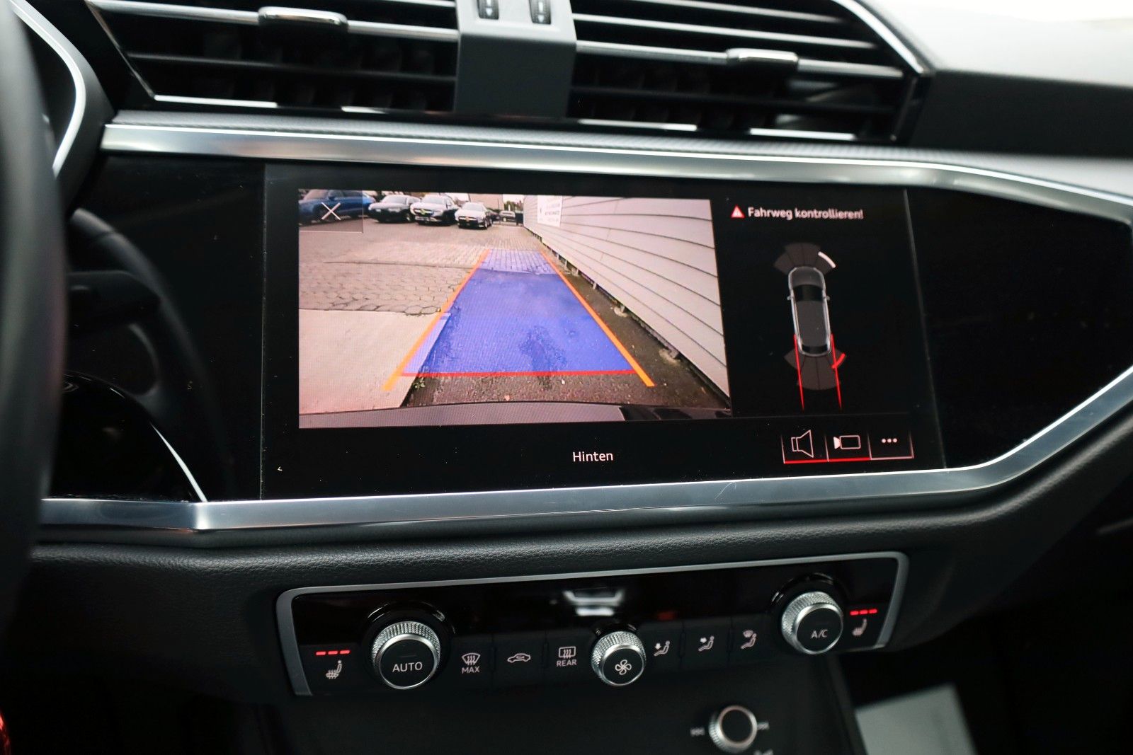 Fahrzeugabbildung Audi Q3 Sportback 45 TFSI e,Leder,Navi,LED,SH,Kamera