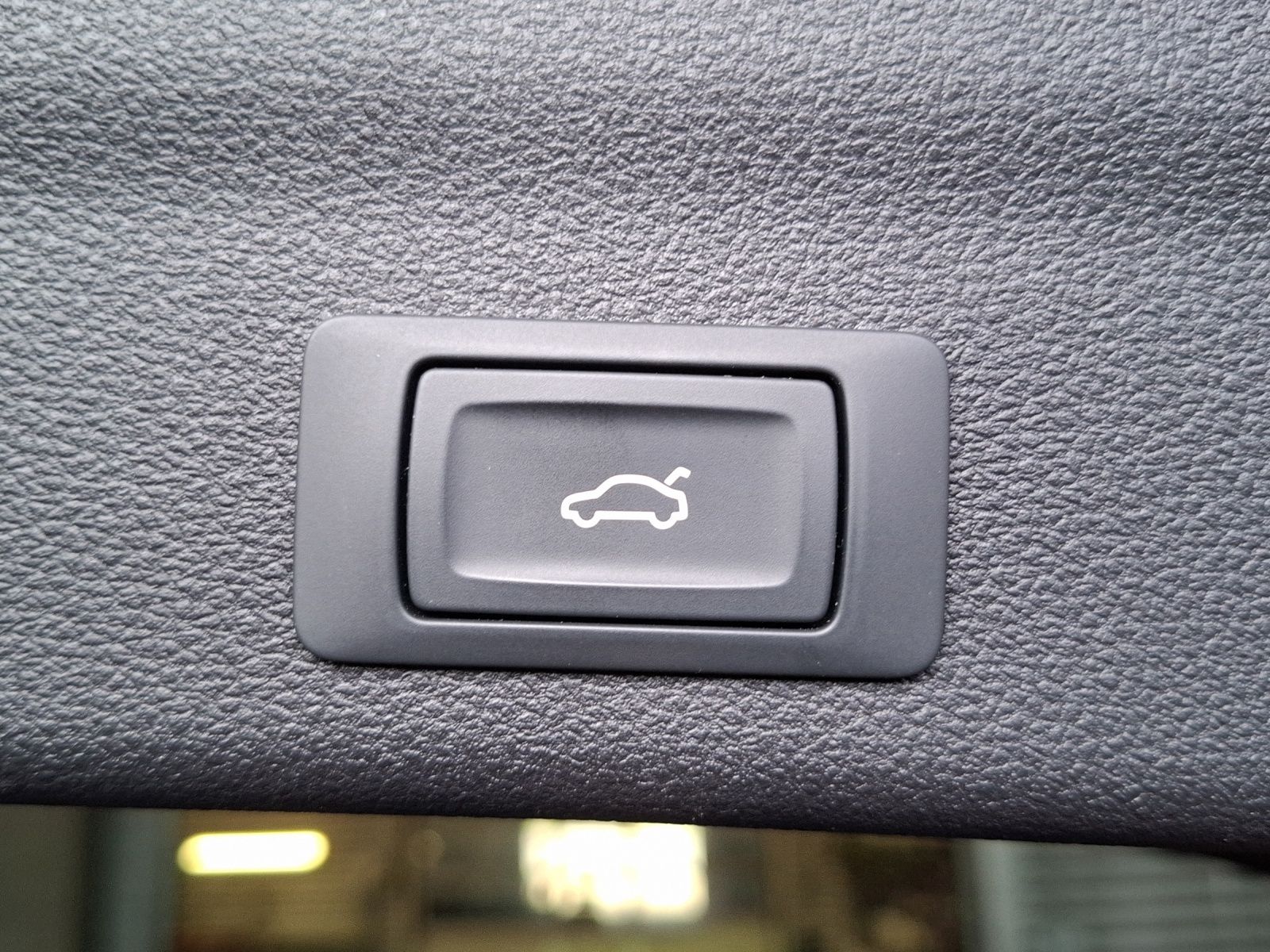 Fahrzeugabbildung Audi A6 Avant 40 TDI quattro sport LED Navi ACC AHK R