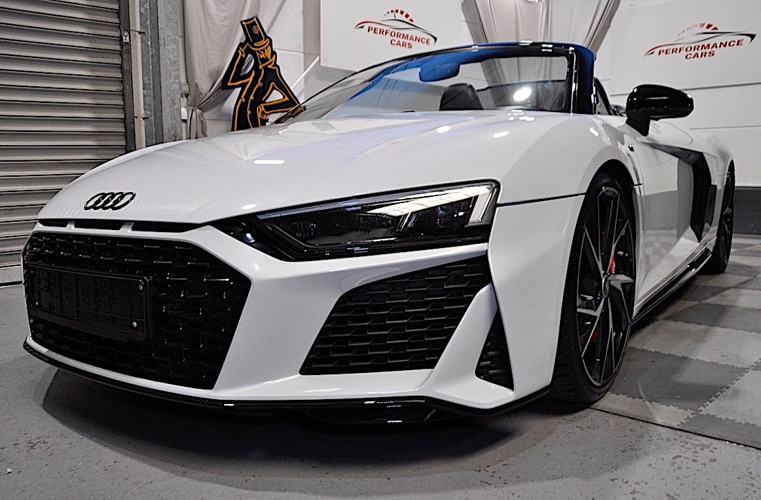 AUDI R8 5.2 FSI performance Spyder-CARBON-BLACK&amp;WHITE