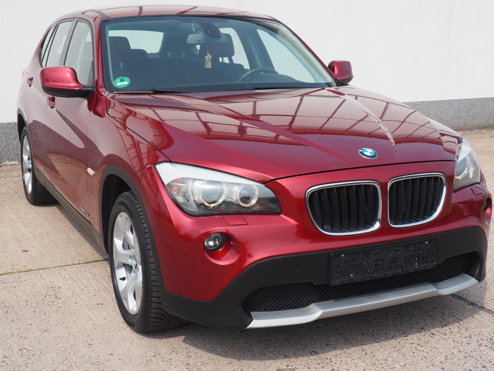 BMW X1 sDrive 18 d Service NEU