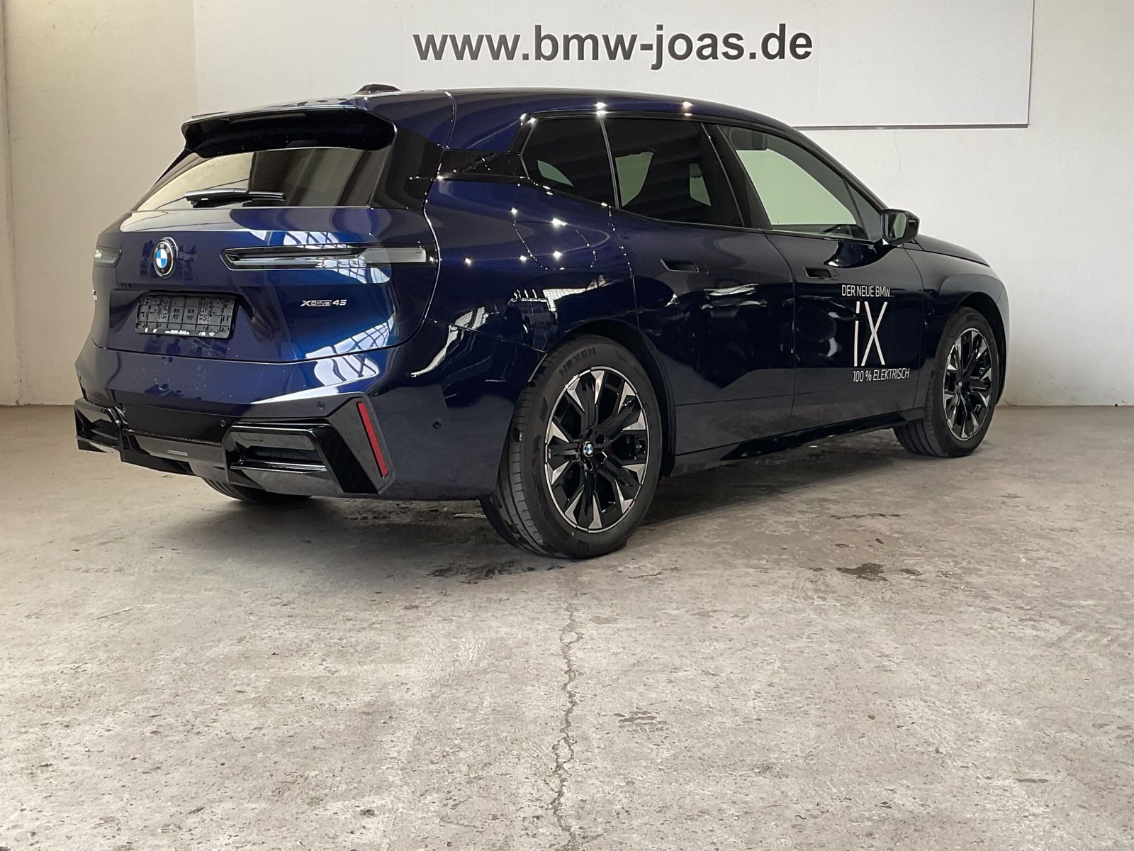 Fahrzeugabbildung BMW iX xDrive45 Harman Kardon Surround | Sitzbelüftu