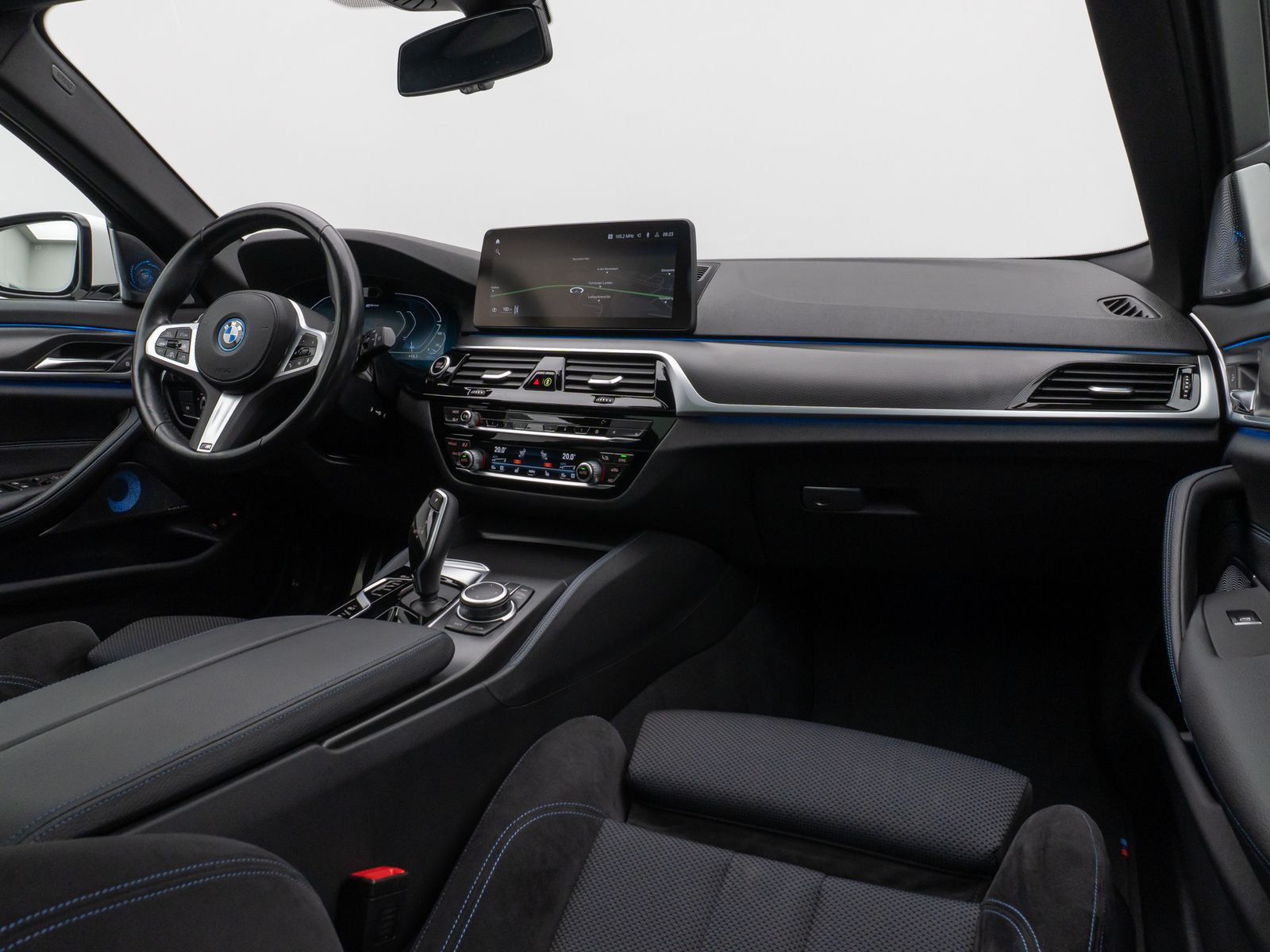 Fahrzeugabbildung BMW 530e M Sport Panorama 360°Laser HUD Komfort 20"