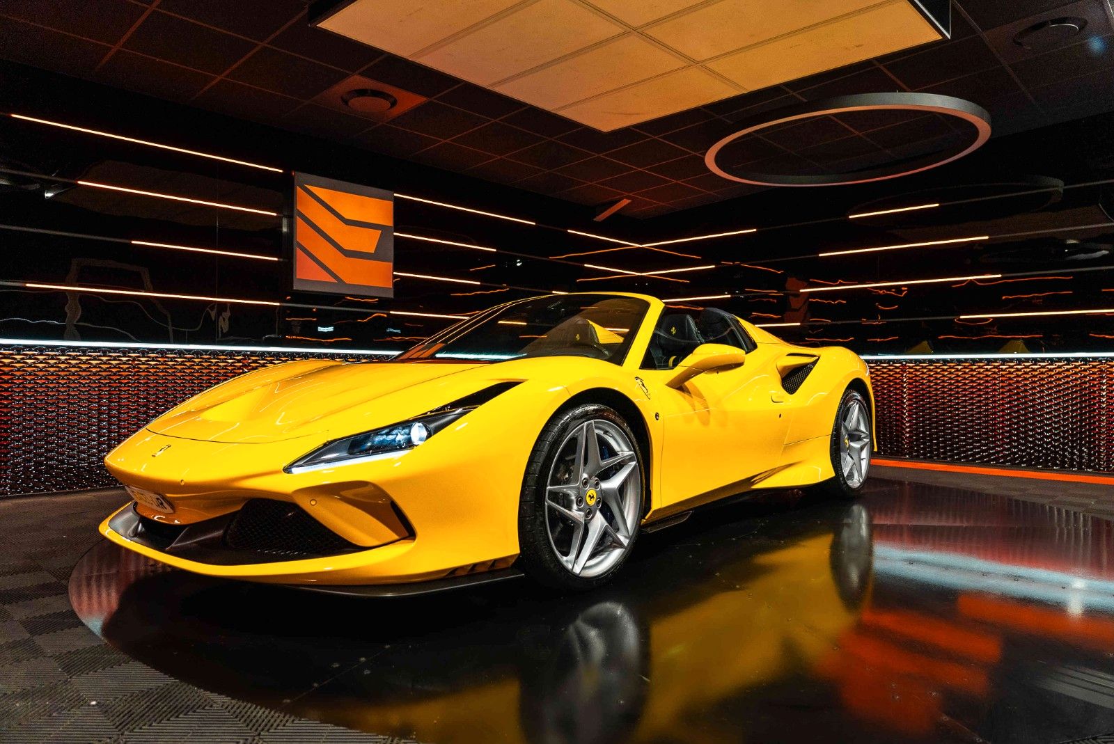 FERRARI F8
