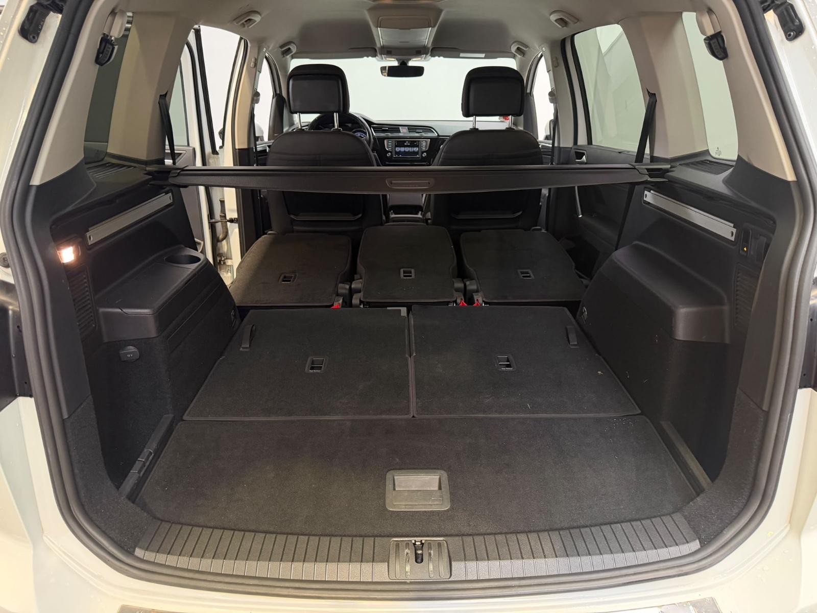 Volkswagen Touran *R-line*7Sitzer*ACC*AHK*R.Kam*