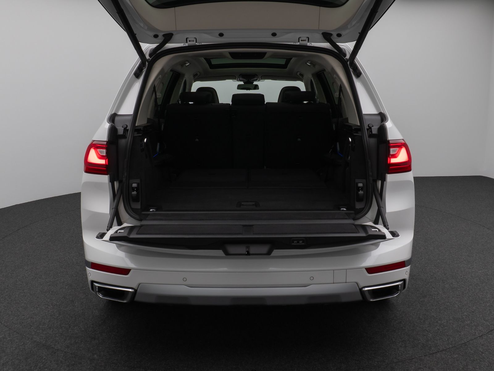 Fahrzeugabbildung BMW X7 xD40d  Panorama Kamera HUD DAB H/K SoftCl AHK