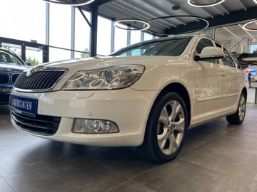 Skoda Octavia Combi Elegance DSG *NAVI*XENON*PDC*