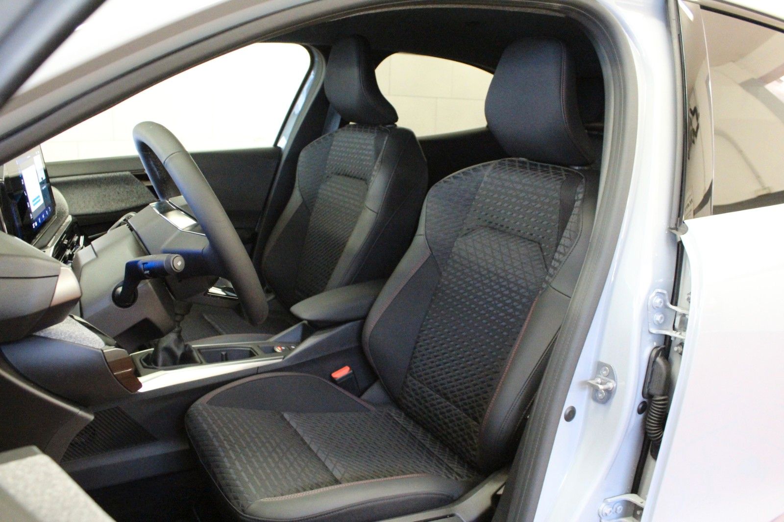 Fahrzeugabbildung Renault Clio TCe 115 Techno *Winter*Safety-Paket*