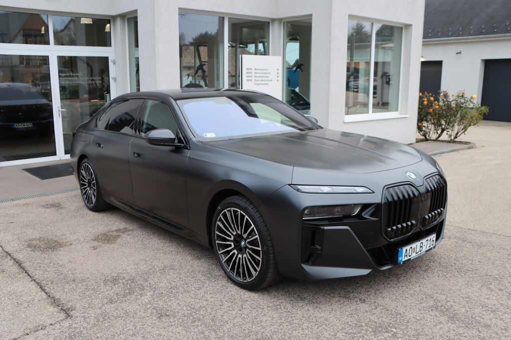 Image of BMW 740