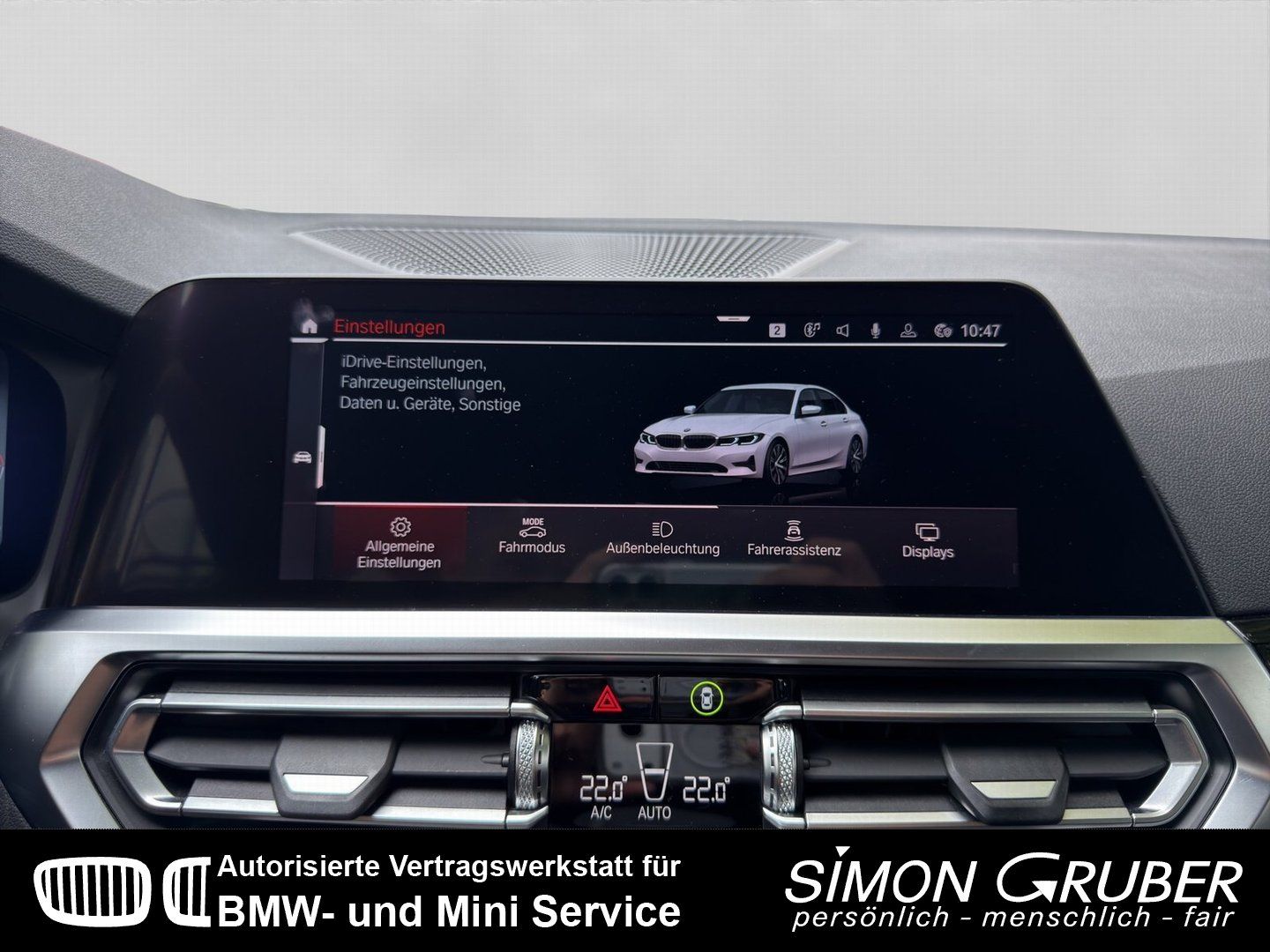 Fahrzeugabbildung BMW 318 i Adv Shadow HUD SHZ Innovationspaket Kamera