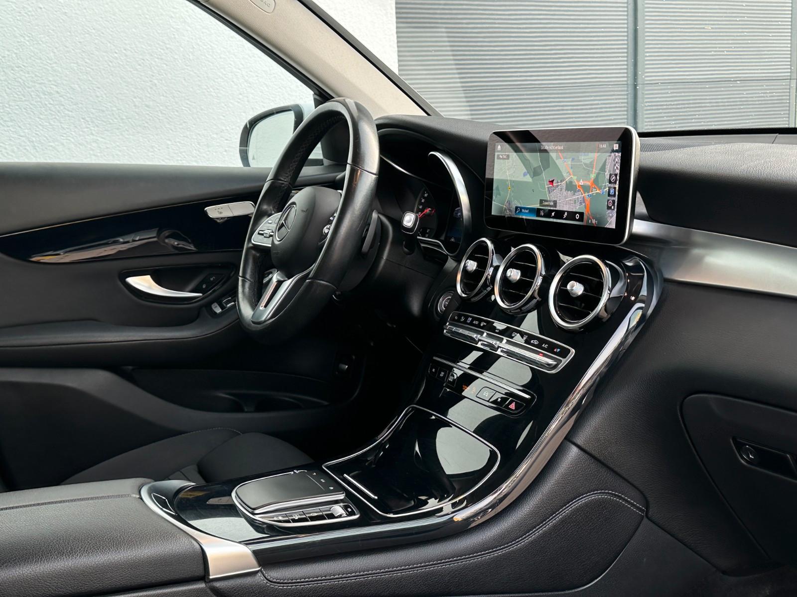 Mercedes-Benz GLC 300 d 4Matic*SPUR*ACC+*MBUX*AHK*STAND-HEIZ*
