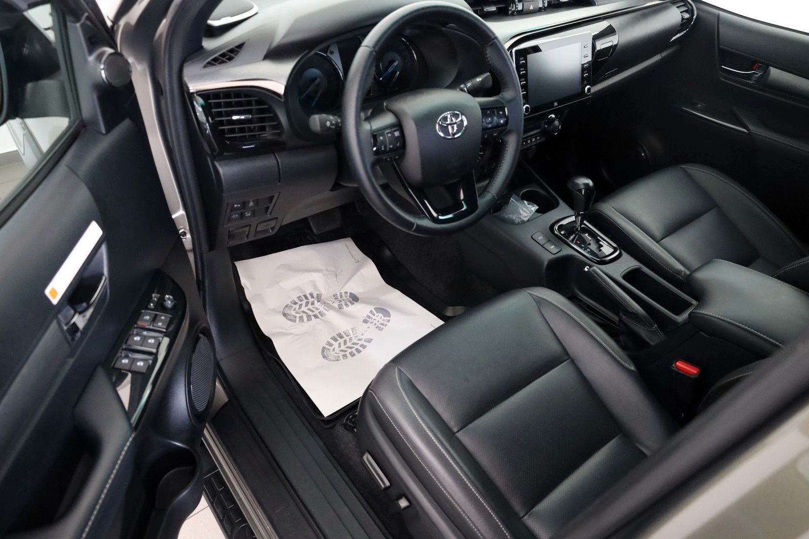 Fahrzeugabbildung Toyota Hilux 2.8 D-4D Invincible Sport,Leder,ACC,AHK+WR