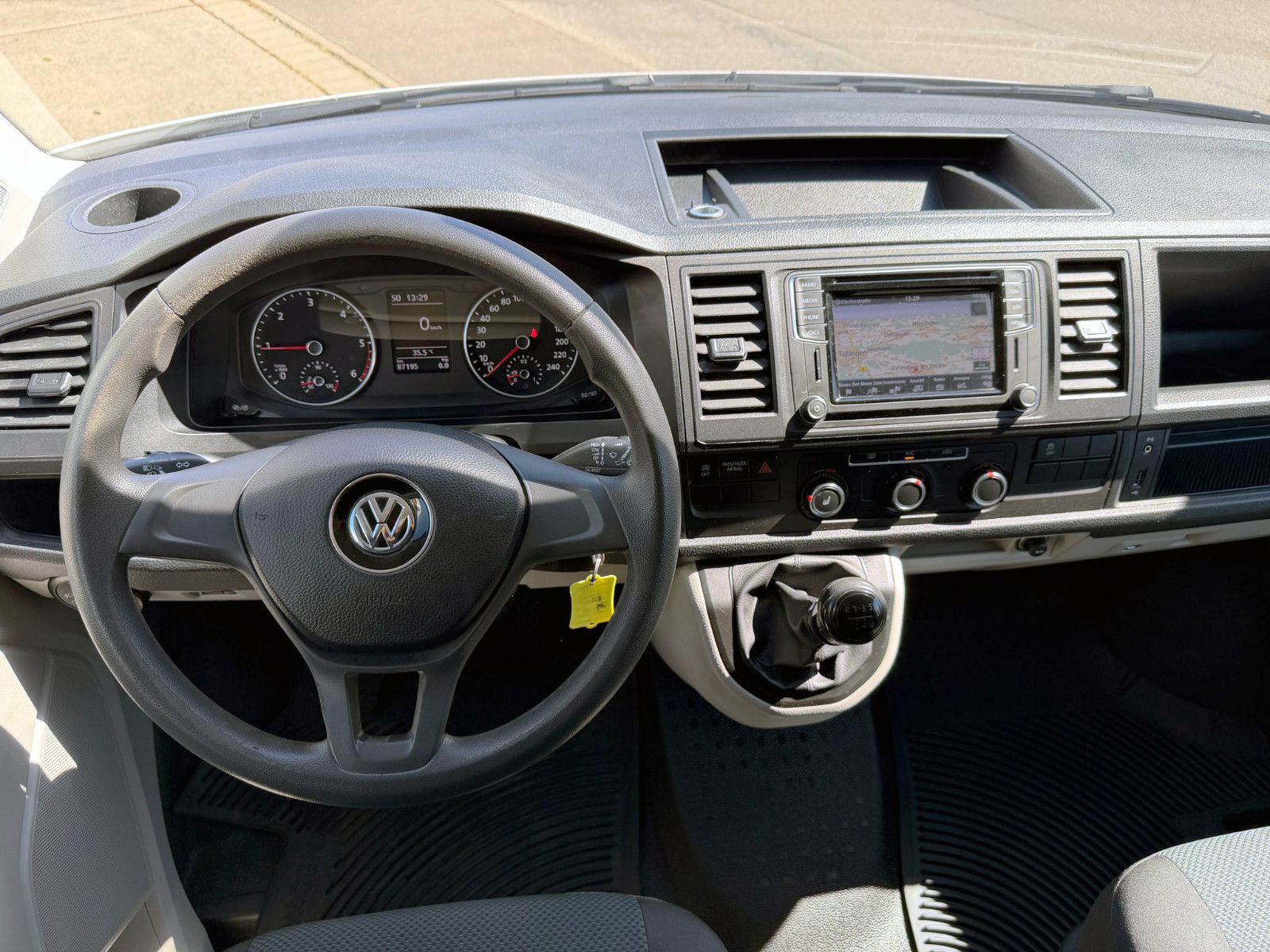 Fahrzeugabbildung Volkswagen T6 Transporter Kasten lang 4Motion KAM NAV SHZ