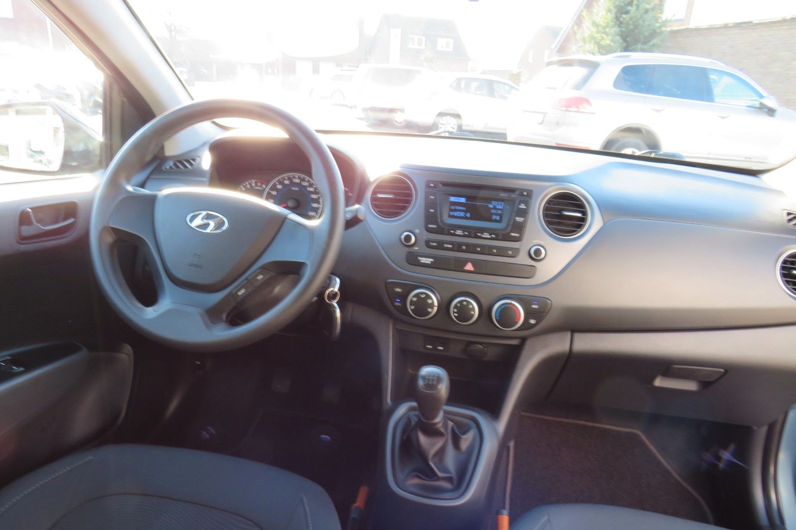 Fahrzeugabbildung Hyundai i10 4-TÜREN KLIMA PDC ALU SCHECKHEFT