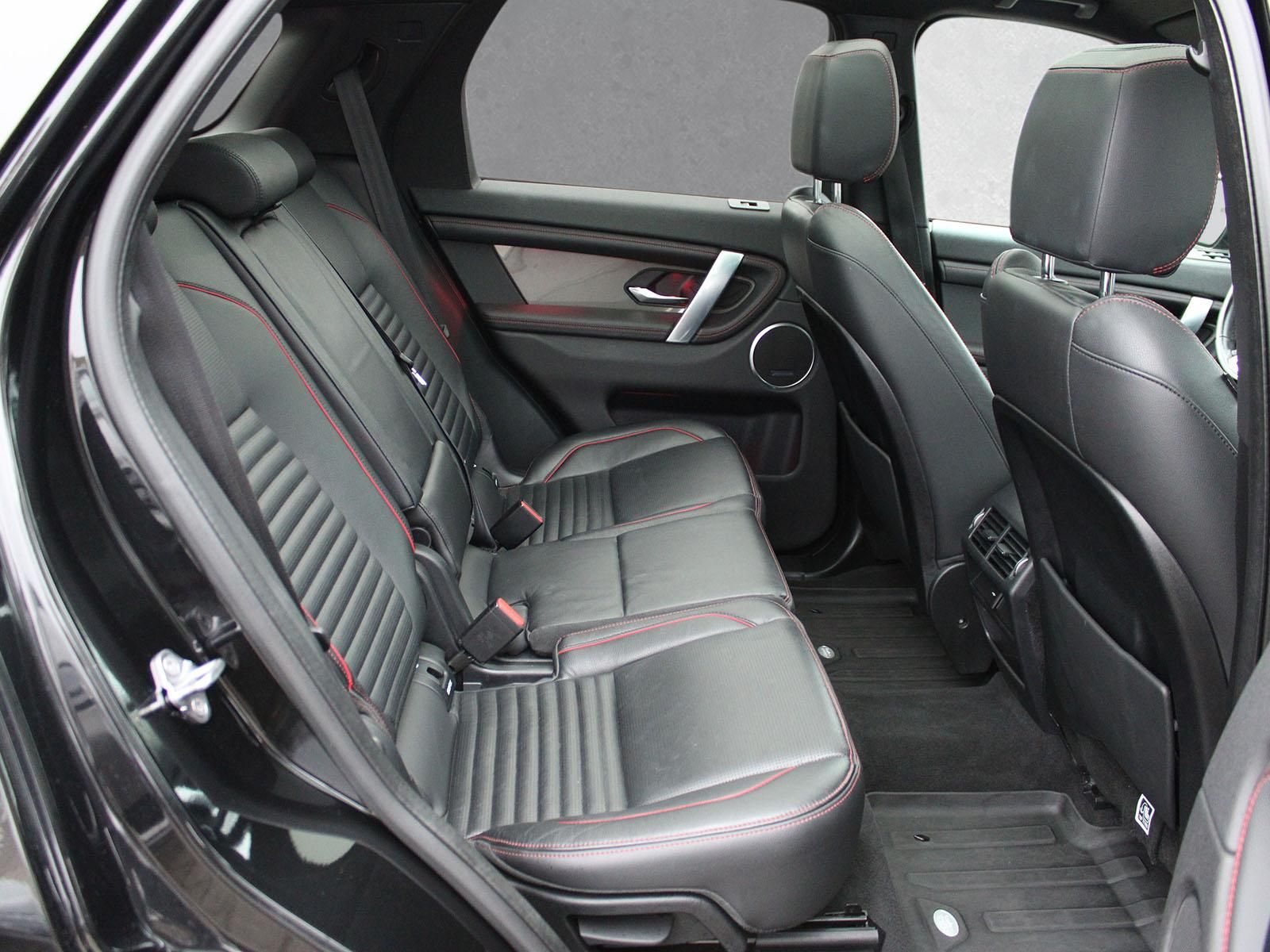 Fahrzeugabbildung Land Rover Land Rover Discovery Sport P300e R-Dynamic SE