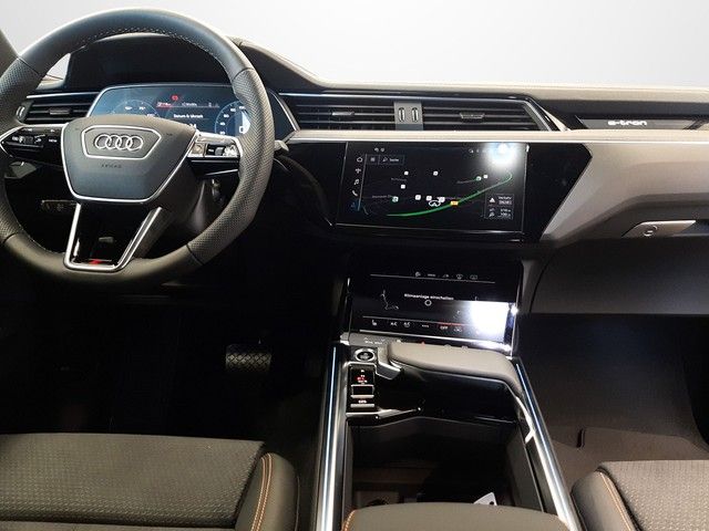 Fahrzeugabbildung Audi e-tron Sportback 55 S line black edition Matrix