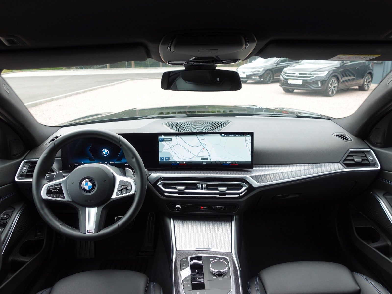 Fahrzeugabbildung BMW 318i Touring Auto M Sportpaket 18"/HiFi/LED/Navi