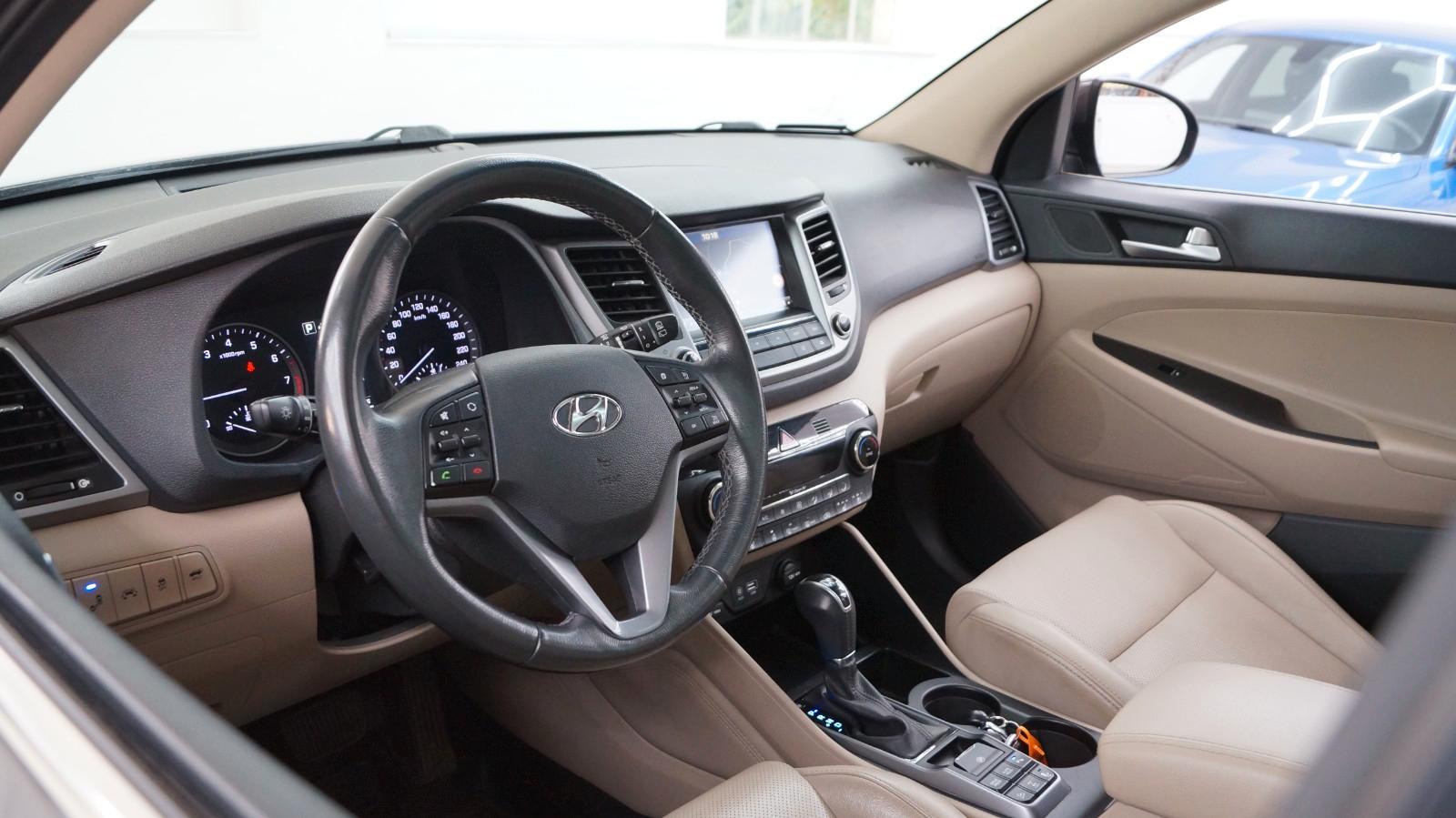 Hyundai Tucson Premium 4WD Automatik Kamera LED PDC BC