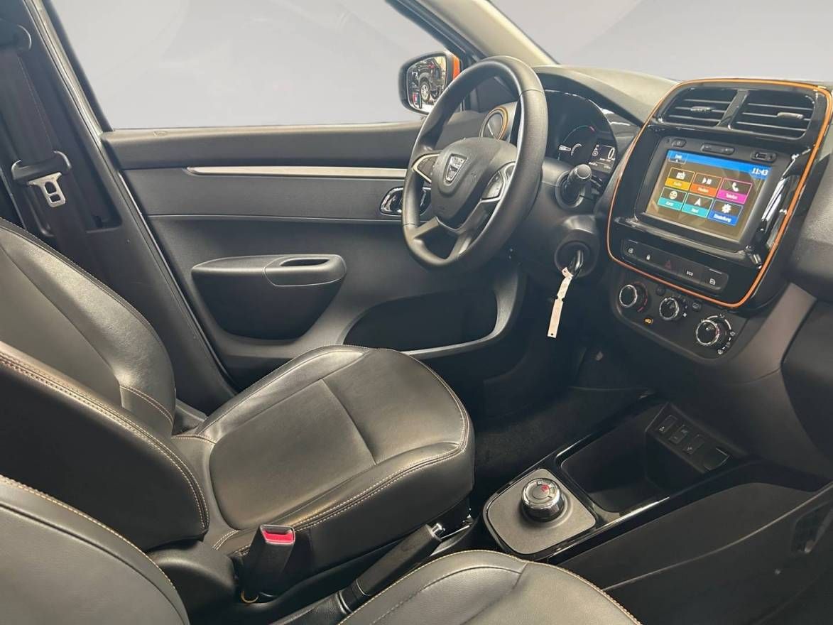 Fahrzeugabbildung Dacia Spring Comfort Plus mit Look-Paket-Orange