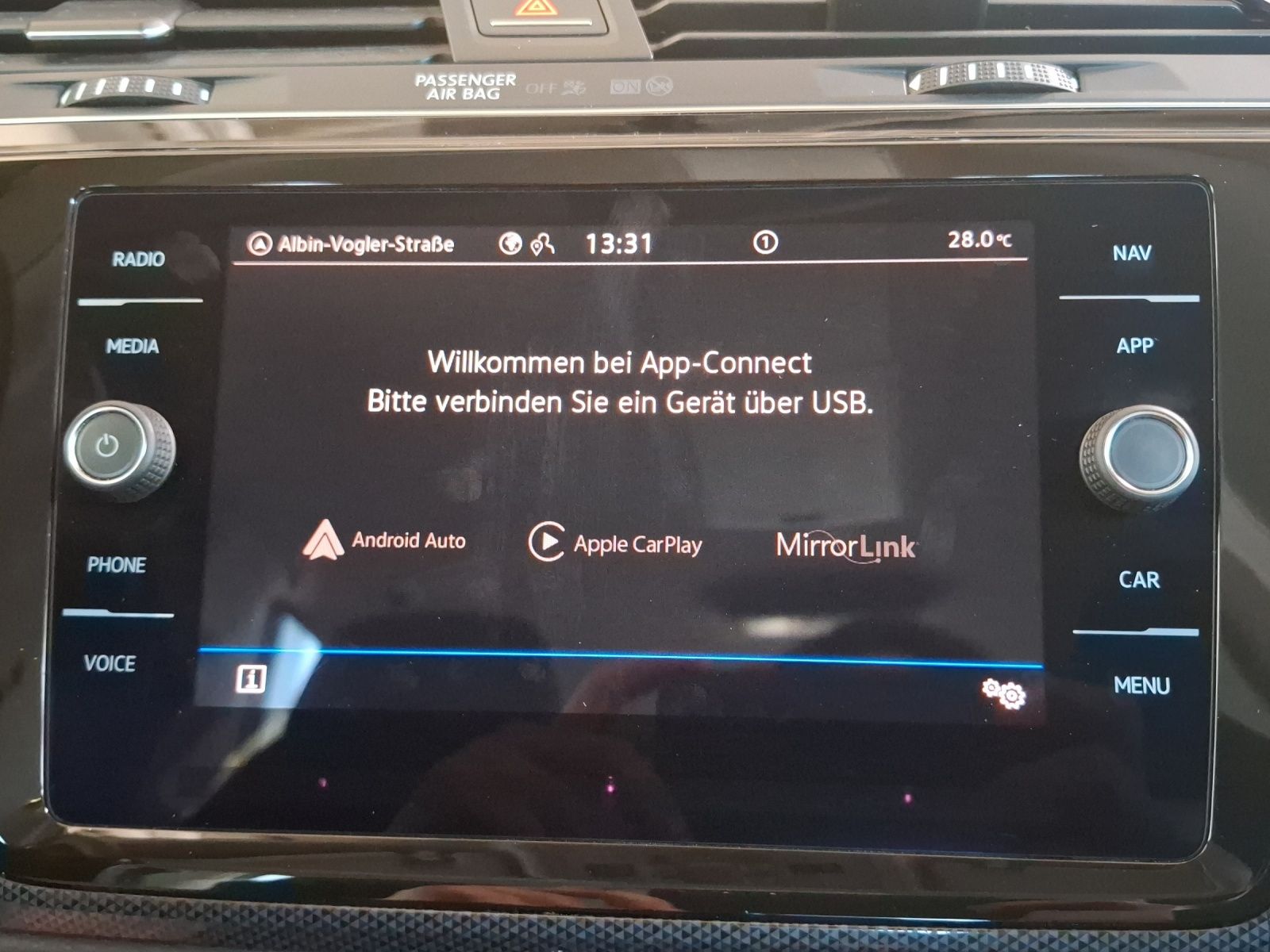 Fahrzeugabbildung Volkswagen Touran TSI United DSG LED Navi ACC SHZ APP PDC