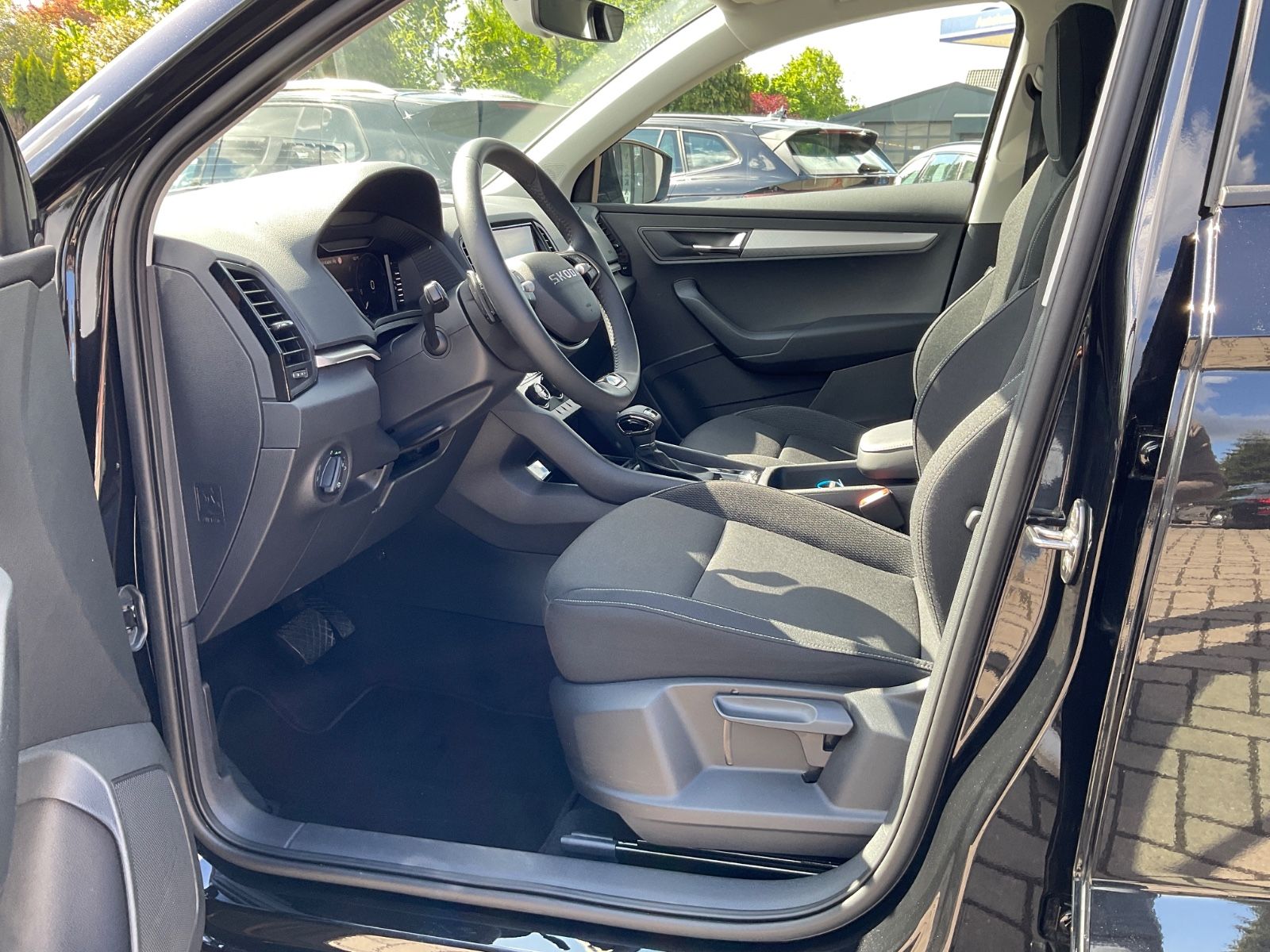 Fahrzeugabbildung SKODA Karoq 1.5l TSI ACT DSG,Navi,Kamera,LED,VirtualCo