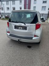 Toyota Verso S Comfort  8Fach*Kamera*Anhänger**TÜV Neu - silberne Toyota Verso-S