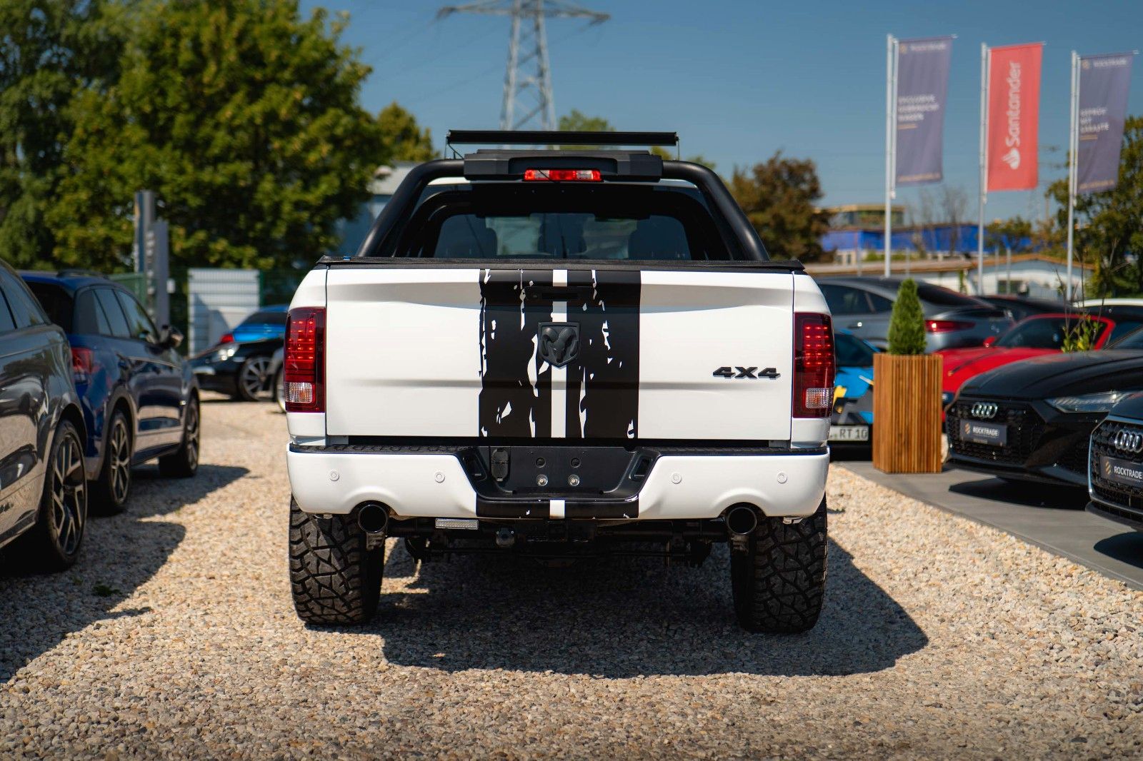 Fahrzeugabbildung Dodge RAM 5.7 V8 HEMI 4x4 OFFROAD Night-Paket *LED*19%