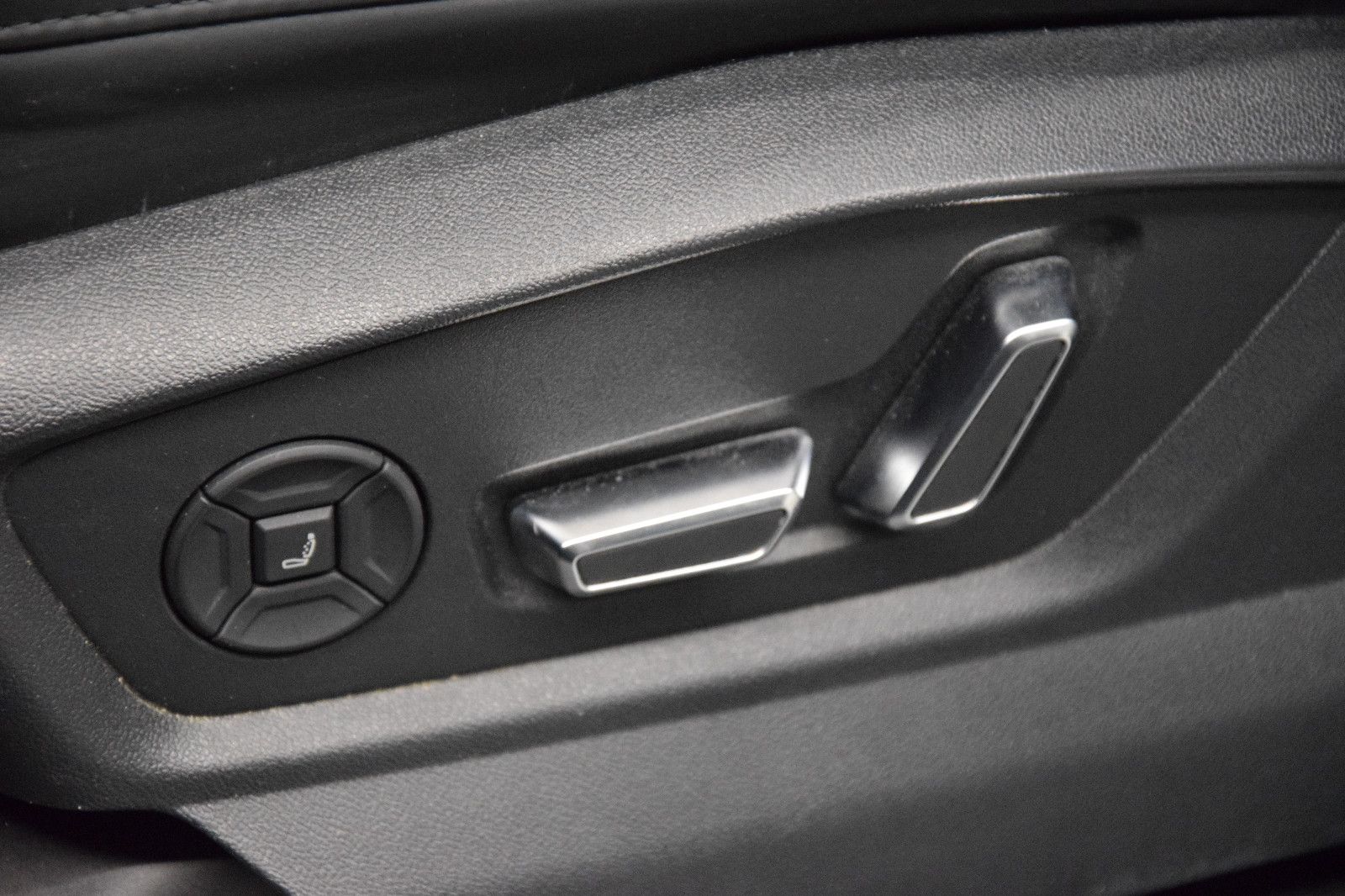 Fahrzeugabbildung Audi Q7 50 TDI quattro S line Pano Luft Massage 22"