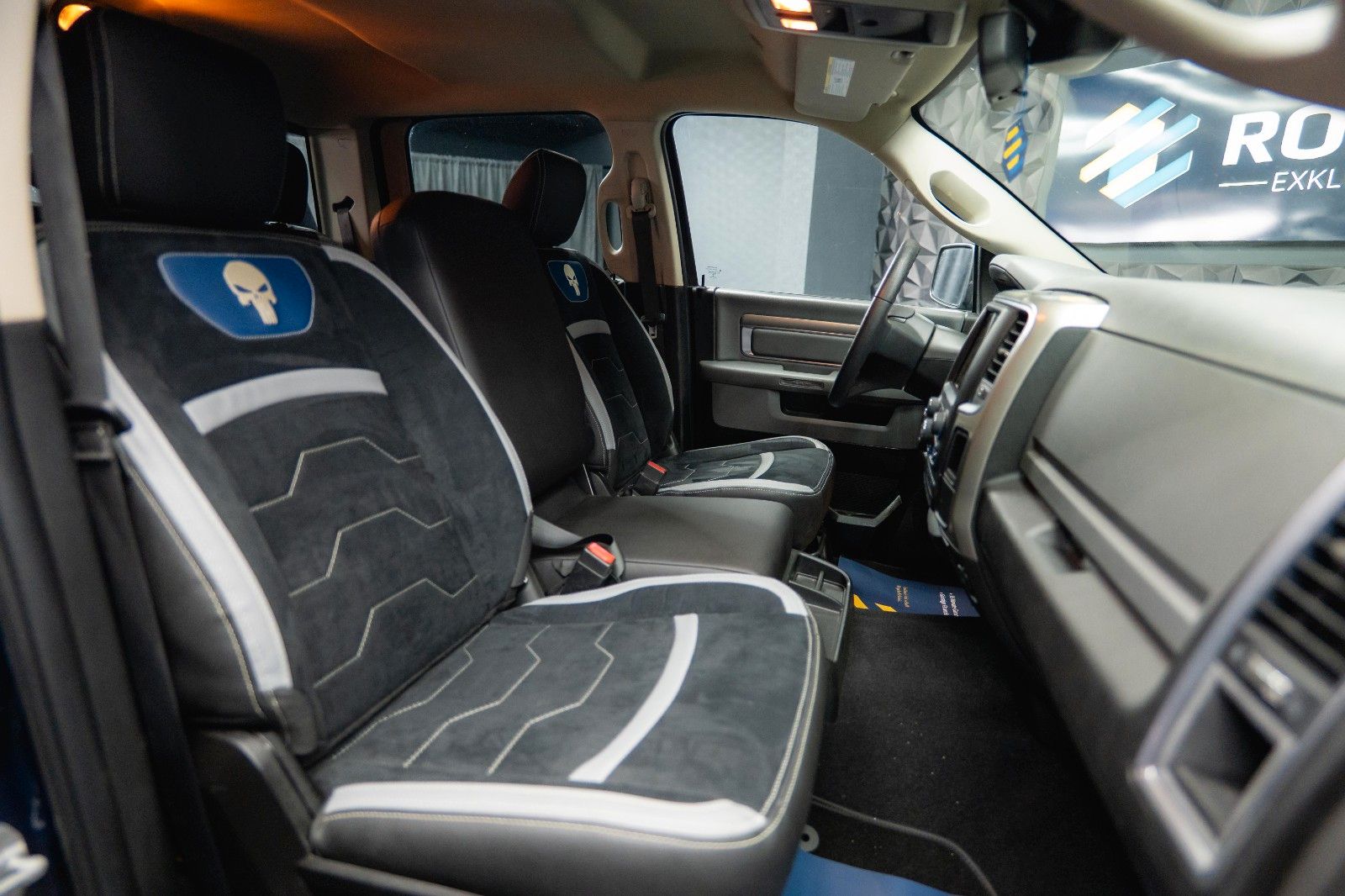 Fahrzeugabbildung Dodge RAM 5.7 V8 HEMI 4x4 OFFROAD Night Edition *19%*